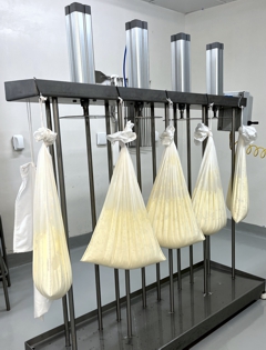 Hanging Fromage Blanc