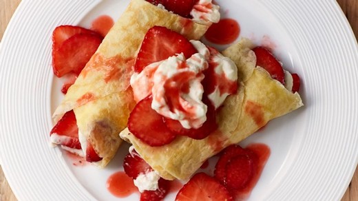 Creamy Strawberry Crepes - 2016 Buttorfleoge